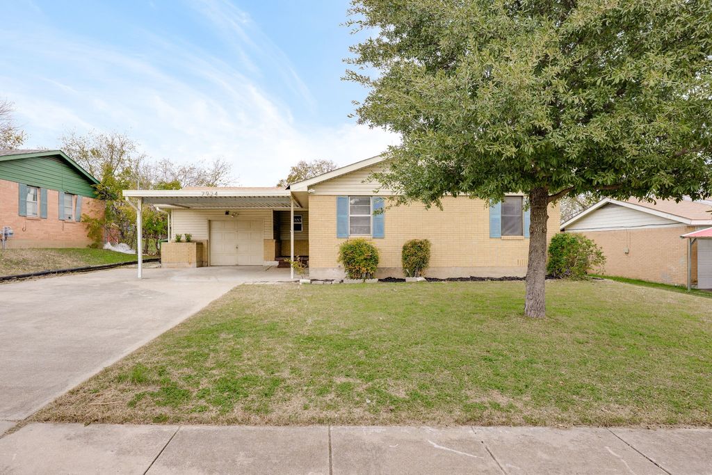 7924 Chaparral Drive, White Settlement, TX 76108