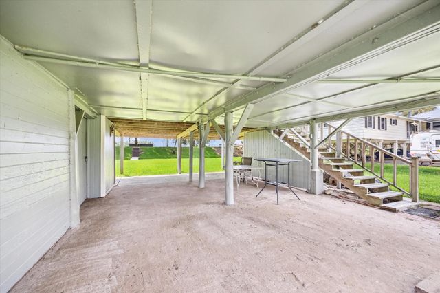 29331 County Rd 25, Damon, TX 77430