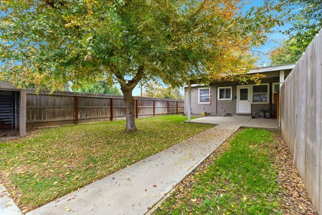 1217 N Stevenson Street, Visalia, CA 93291