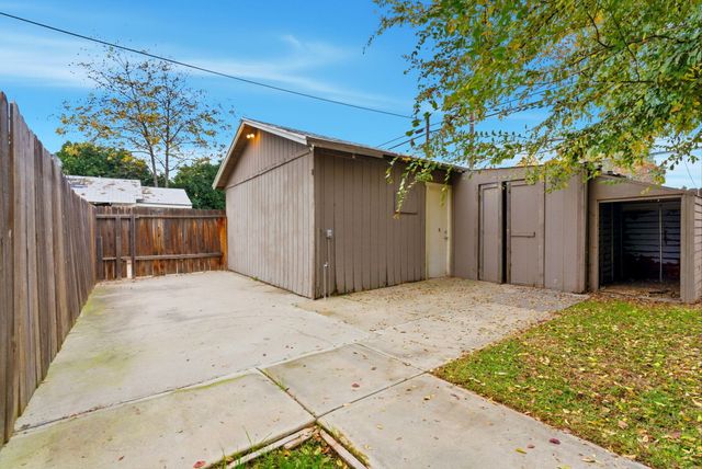 1217 N Stevenson Street, Visalia, CA 93291