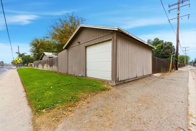 1217 N Stevenson Street, Visalia, CA 93291