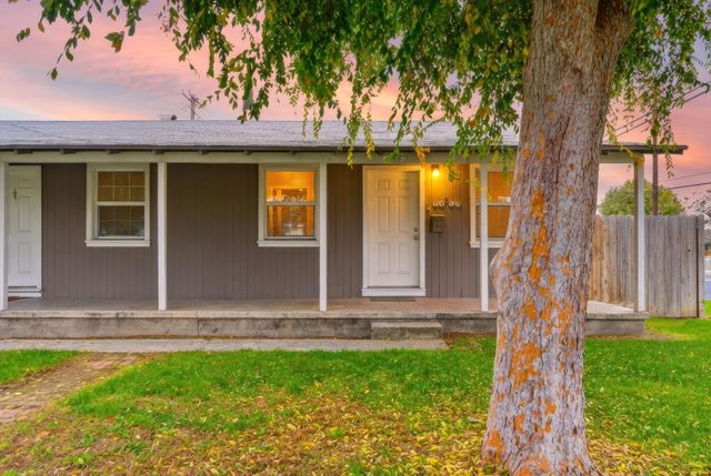 1217 N Stevenson Street, Visalia, CA 93291