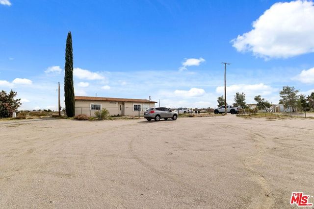 4120 La Mesa Road, Phelan, CA 92371