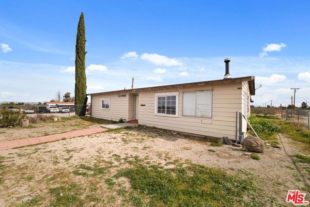 4120 La Mesa Road, Phelan, CA 92371