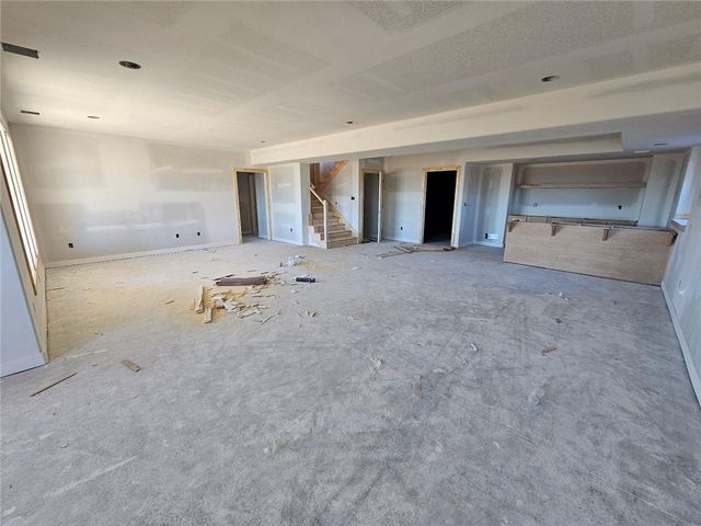 11271 S Sunray Drive, Olathe, KS 66061