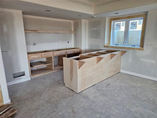 11271 S Sunray Drive, Olathe, KS 66061