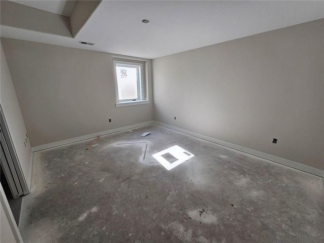 11271 S Sunray Drive, Olathe, KS 66061