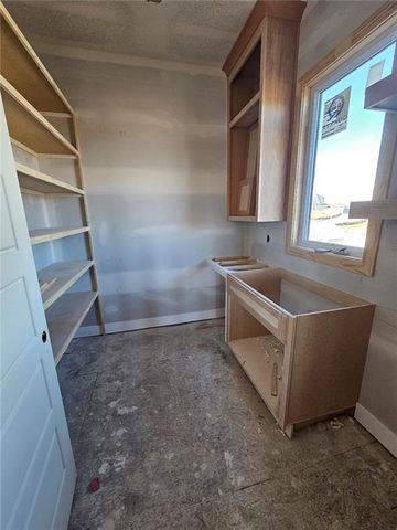 11271 S Sunray Drive, Olathe, KS 66061