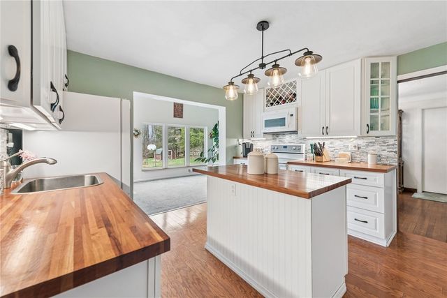 1824 Washington Rd, Washington Twp, PA 15613