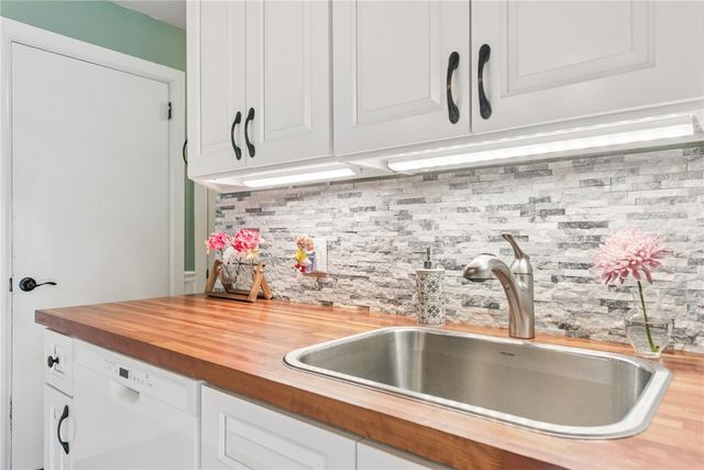 1824 Washington Rd, Washington Twp, PA 15613