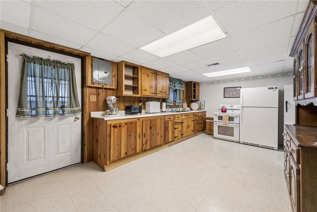 1824 Washington Rd, Washington Twp, PA 15613