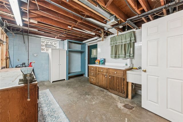 1824 Washington Rd, Washington Twp, PA 15613