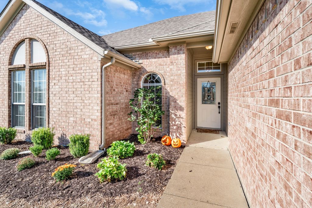 305 Rustic Grove Lane, Royse City, TX 75189