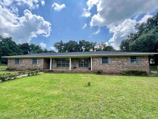 1979 Tillman Ln, Pensacola, FL 32526
