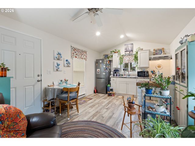 119 OAK LEAF Ln, Winston, OR 97496