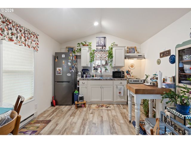 119 OAK LEAF Ln, Winston, OR 97496