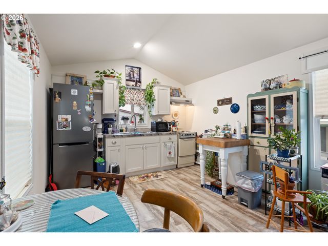 119 OAK LEAF Ln, Winston, OR 97496