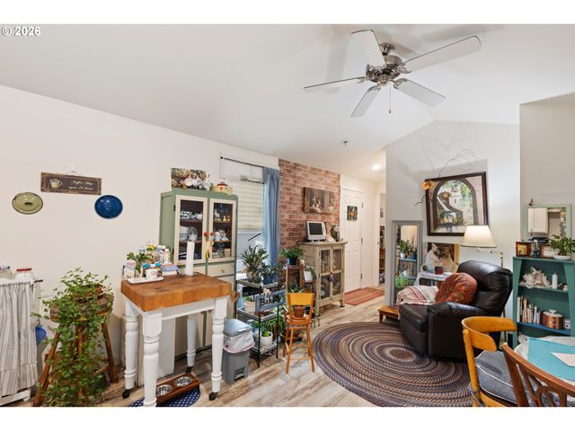 119 OAK LEAF Ln, Winston, OR 97496