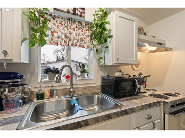 119 OAK LEAF Ln, Winston, OR 97496