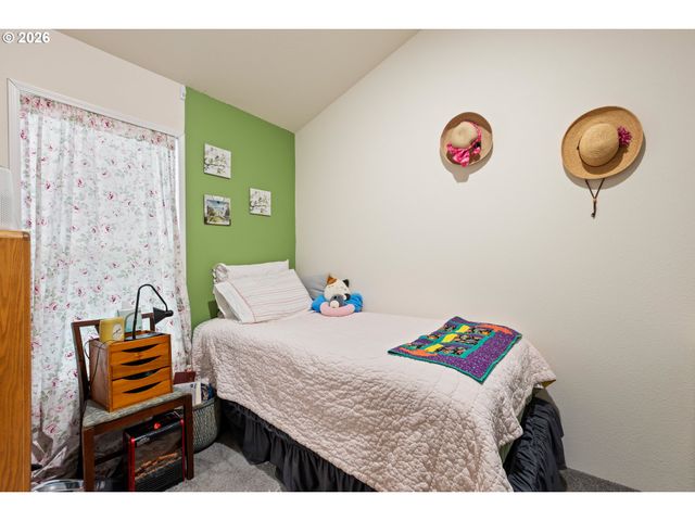 119 OAK LEAF Ln, Winston, OR 97496