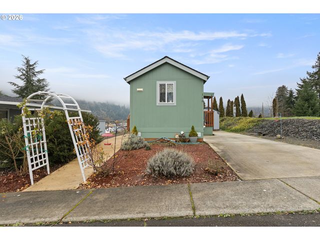 119 OAK LEAF Ln, Winston, OR 97496