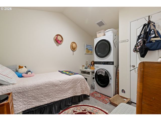 119 OAK LEAF Ln, Winston, OR 97496