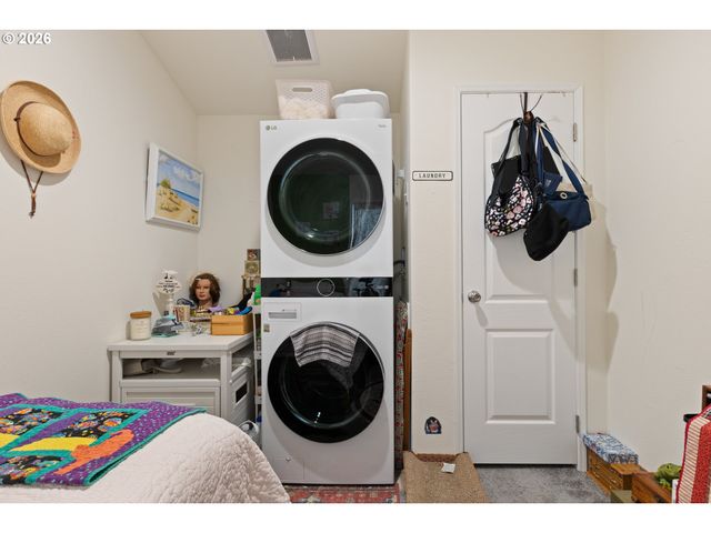 119 OAK LEAF Ln, Winston, OR 97496