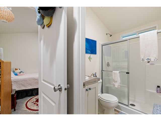 119 OAK LEAF Ln, Winston, OR 97496