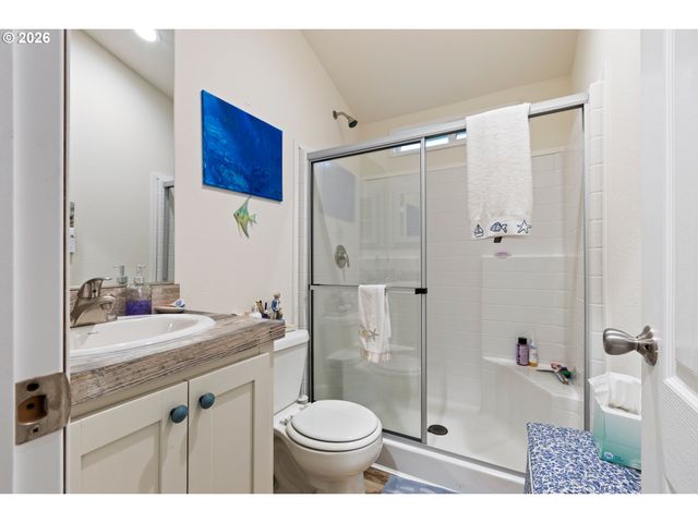 119 OAK LEAF Ln, Winston, OR 97496