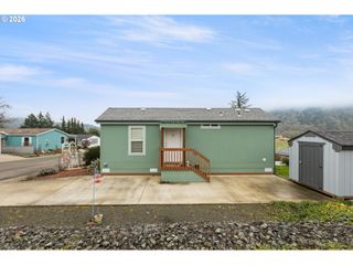 119 OAK LEAF Ln, Winston, OR 97496