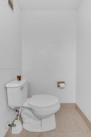 1900 W 68th St F302, Hialeah, FL 33014