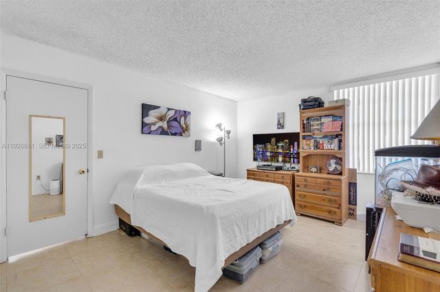 1900 W 68th St F302, Hialeah, FL 33014