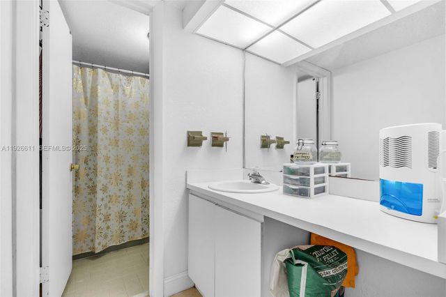 1900 W 68th St F302, Hialeah, FL 33014