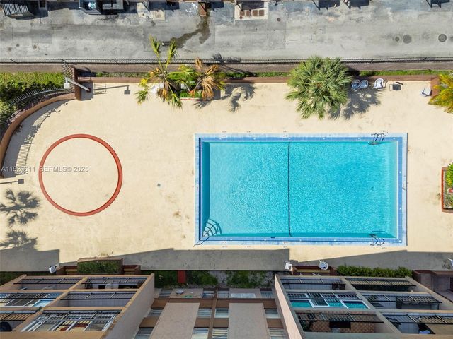 1900 W 68th St F302, Hialeah, FL 33014