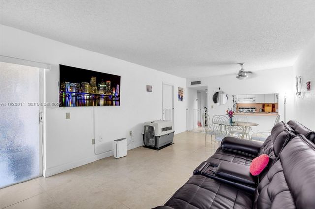 1900 W 68th St F302, Hialeah, FL 33014