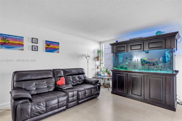 1900 W 68th St F302, Hialeah, FL 33014