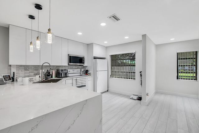 21362 Juego Circle D, Boca Raton, FL 33433