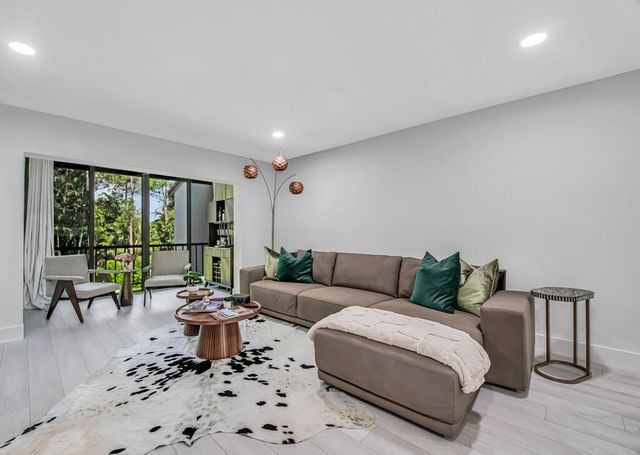 21362 Juego Circle D, Boca Raton, FL 33433