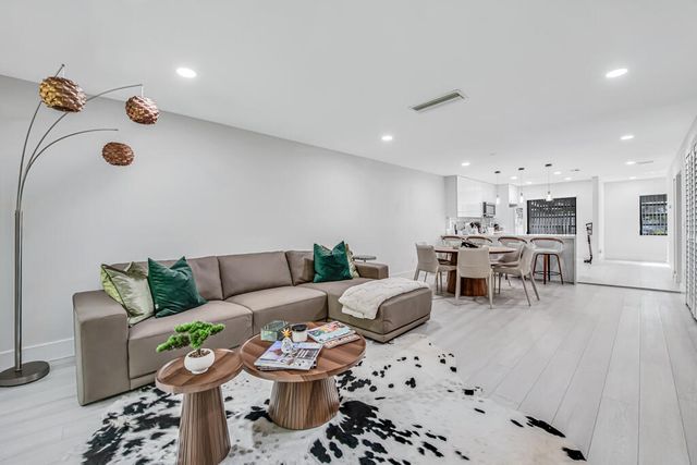 21362 Juego Circle D, Boca Raton, FL 33433
