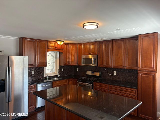 15 Saint James Place, Keansburg, NJ 07734