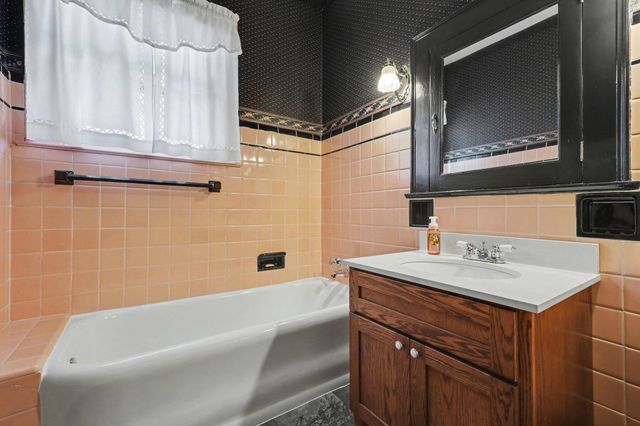 314 W Cass Street, Greenville, MI 48838