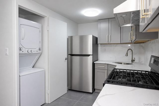 14434 37th Avenue 402, Flushing, NY 11354