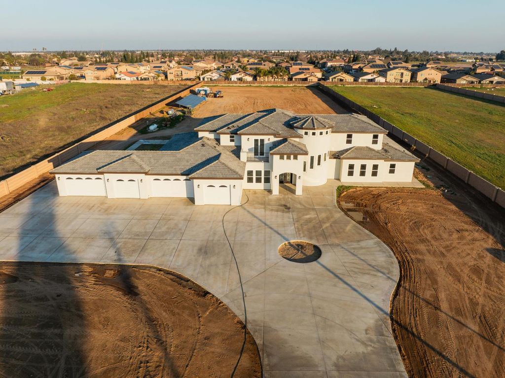 Image 1 of property listing at 5772 N Garfield, Fresno, CA 93723