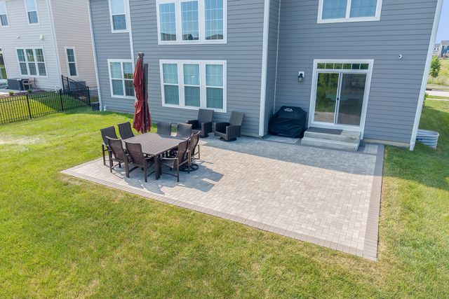 1888 Sagebrook Drive, South Elgin, IL 60177