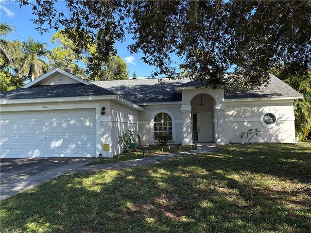 804 Bluebird ST, Naples, FL 34104