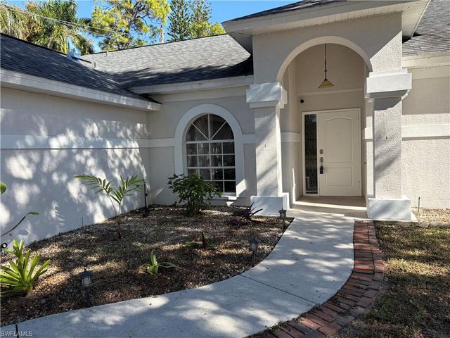 804 Bluebird ST, Naples, FL 34104