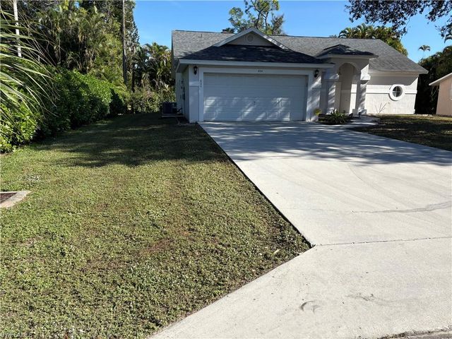 804 Bluebird ST, Naples, FL 34104