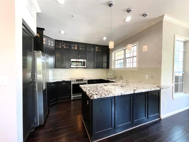 2111 Welch Street B110, Houston, TX 77019