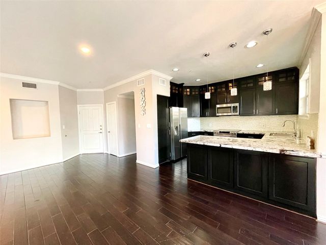 2111 Welch Street B110, Houston, TX 77019