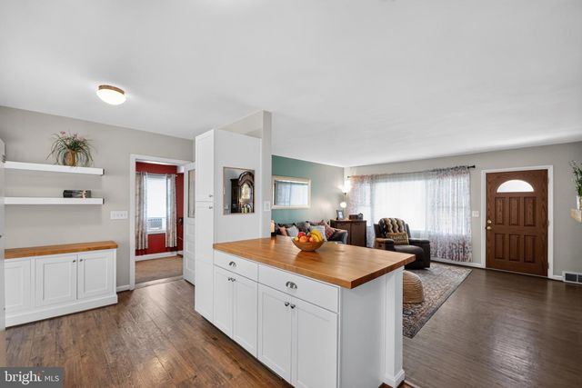 8354 ROCKY SPRINGS RD, Frederick, MD 21702